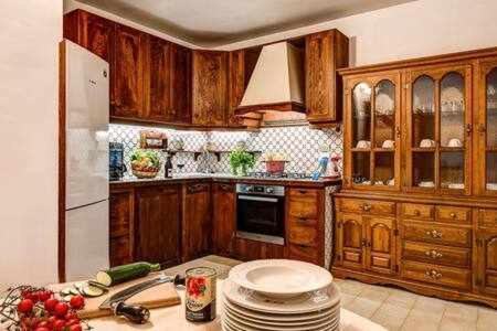 Gocce Villas - Villa De Flores Country Style Villa With Pool มัสซาลูเบรนเซ ภายนอก รูปภาพ