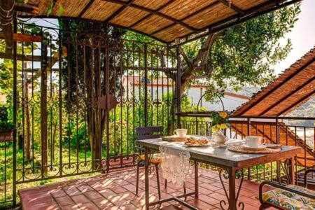 Gocce Villas - Villa De Flores Country Style Villa With Pool มัสซาลูเบรนเซ ภายนอก รูปภาพ