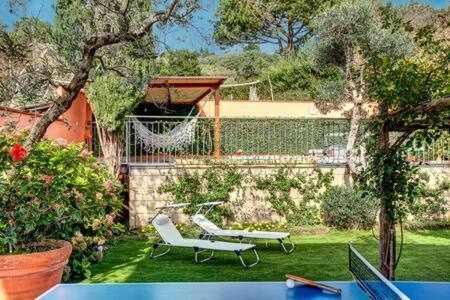 Gocce Villas - Villa De Flores Country Style Villa With Pool มัสซาลูเบรนเซ ภายนอก รูปภาพ